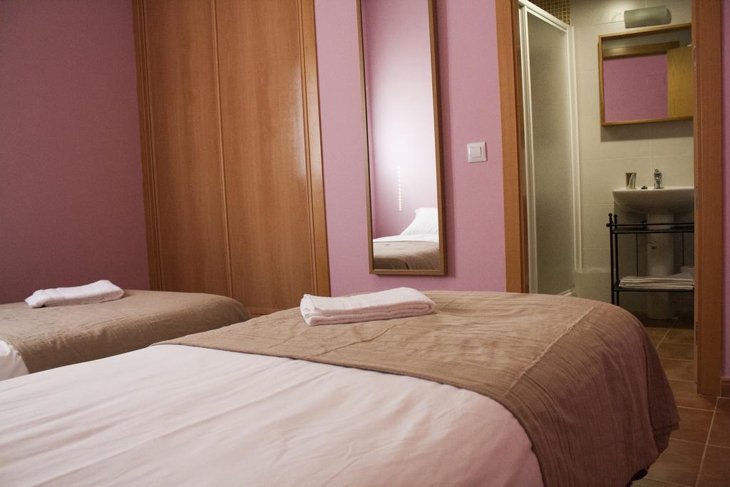 Apartamentos El Puente Μαδρίτη Δωμάτιο φωτογραφία
